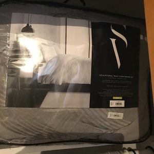 NEW Vera Wang King Comforter set